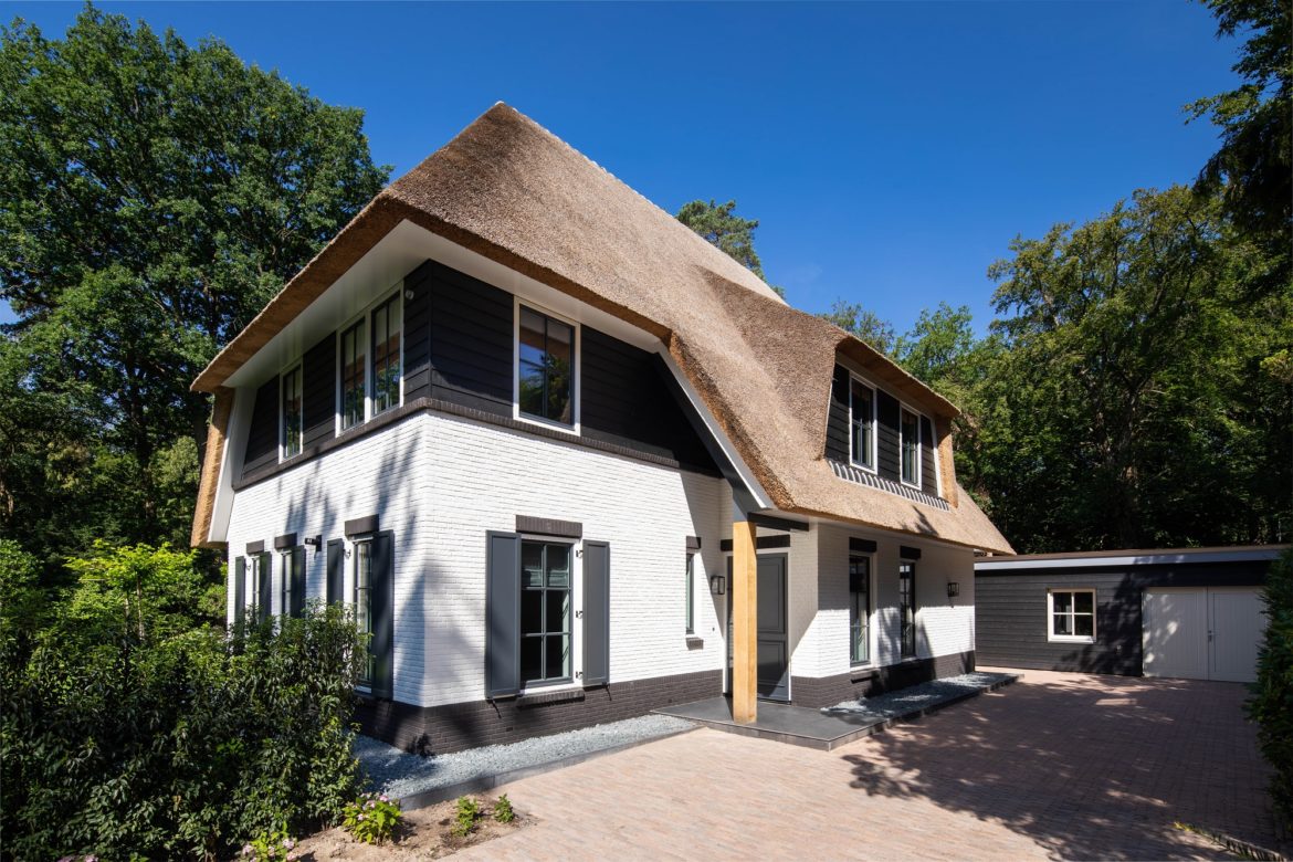 villa met rieten kap - woning, huis - Livingstone villabouw